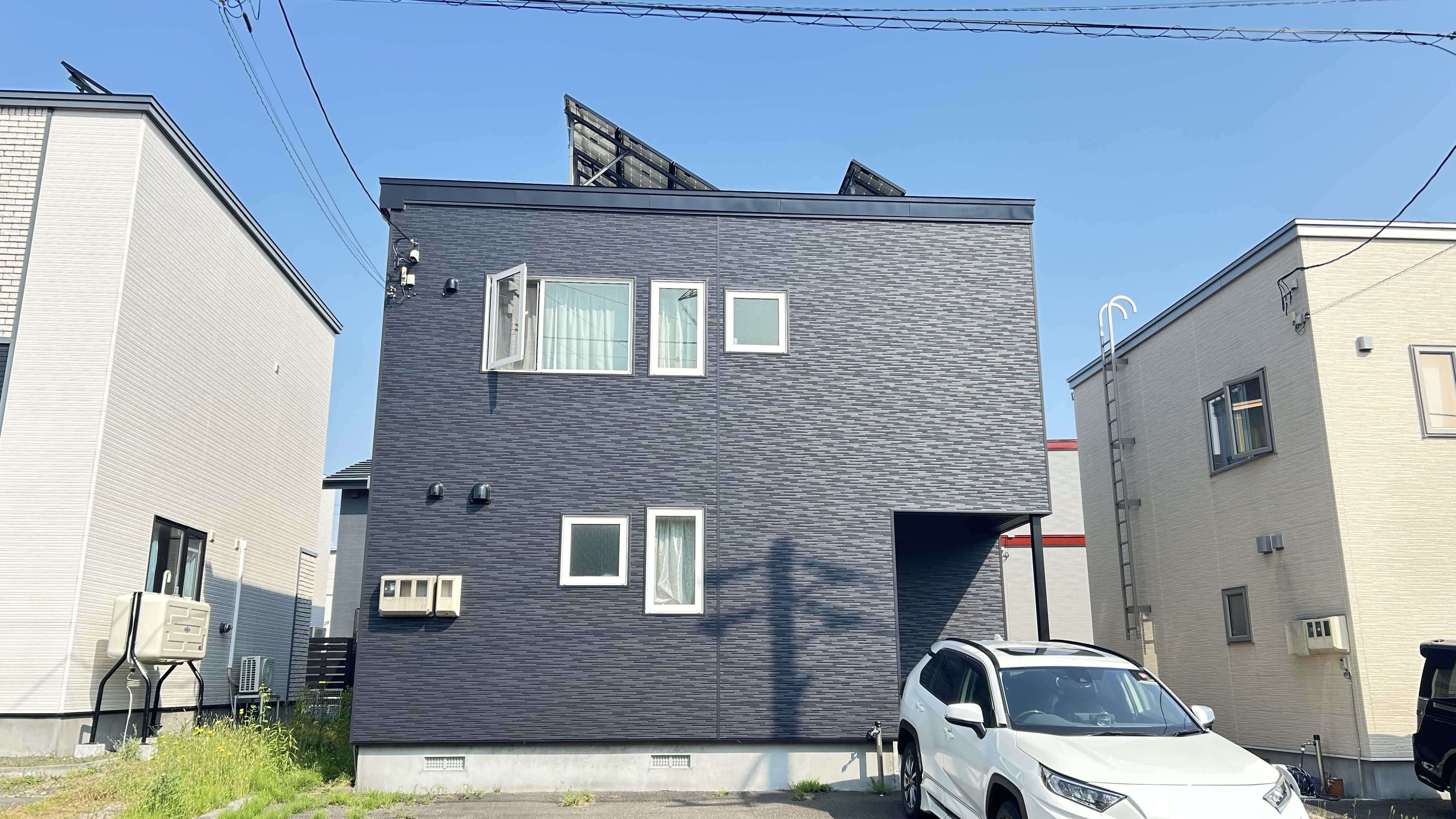 どの角度からも美しく引き締まるモダン外観