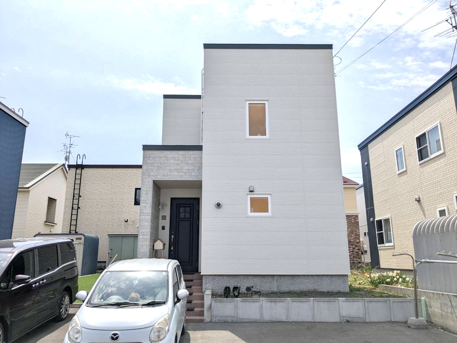 石目調と無地のバランスが絶妙な、長く愛せる外観